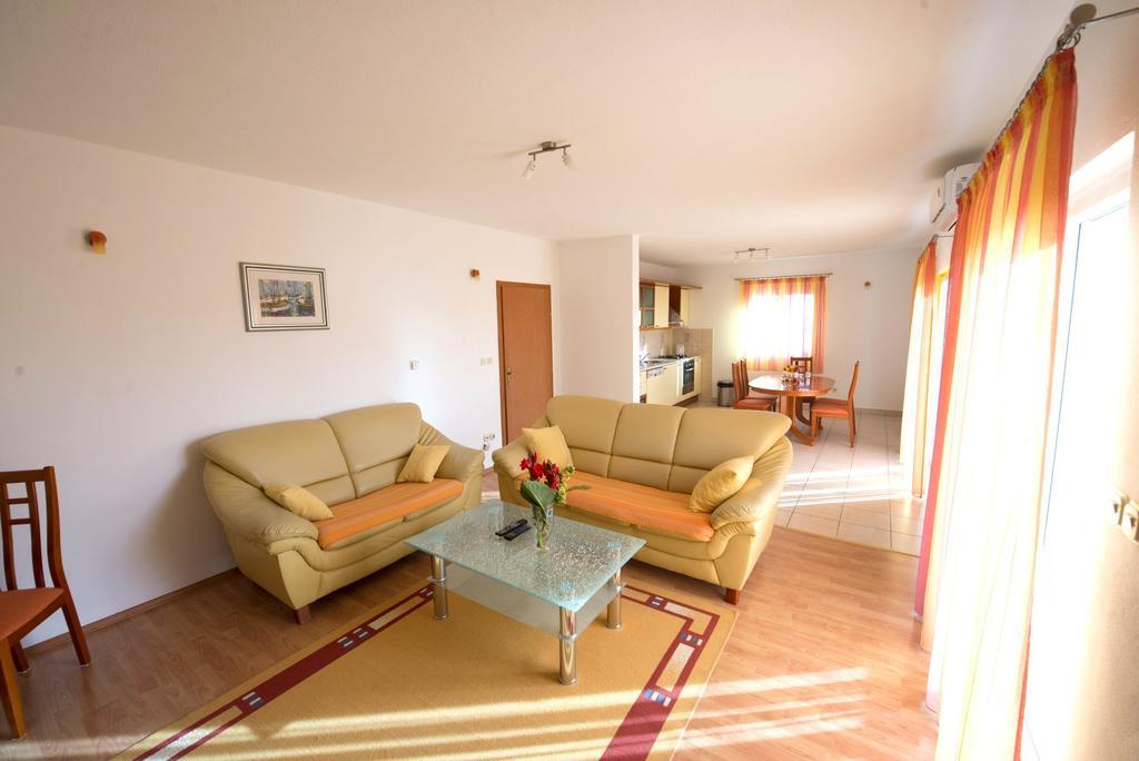 Apartments Meri Трогир Стая снимка