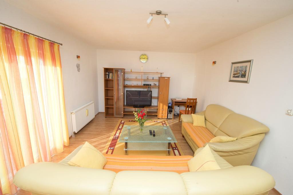 Apartments Meri Трогир Стая снимка