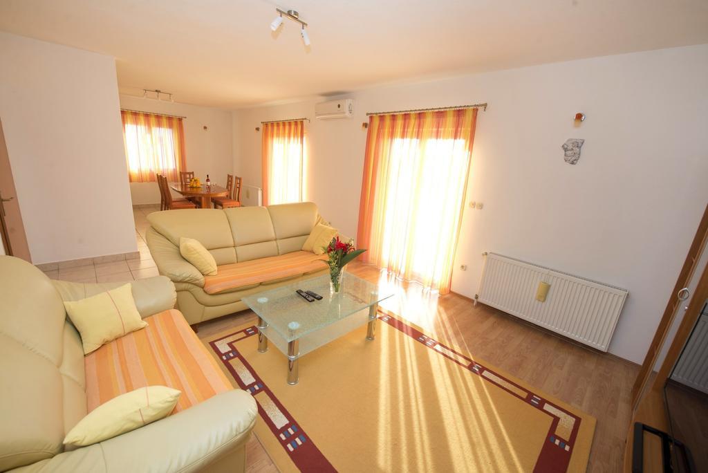 Apartments Meri Трогир Стая снимка