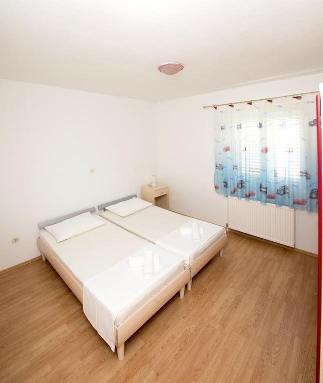 Apartments Meri Трогир Стая снимка