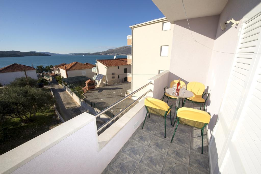 Apartments Meri Трогир Стая снимка