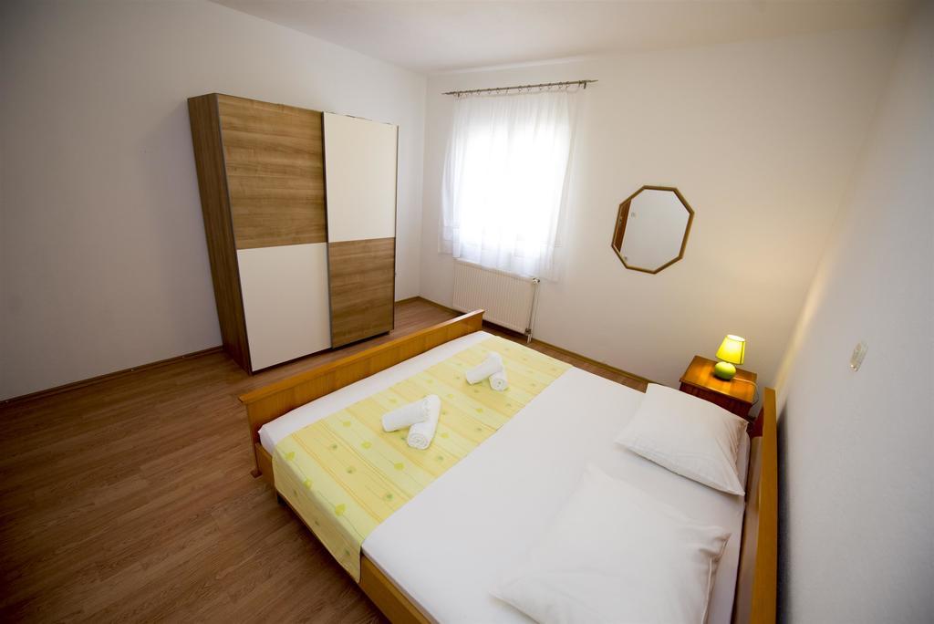 Apartments Meri Трогир Екстериор снимка