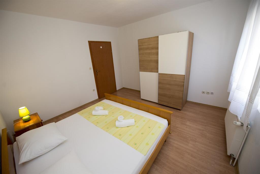 Apartments Meri Трогир Екстериор снимка
