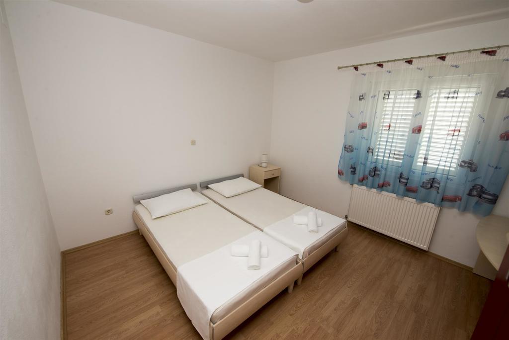 Apartments Meri Трогир Екстериор снимка