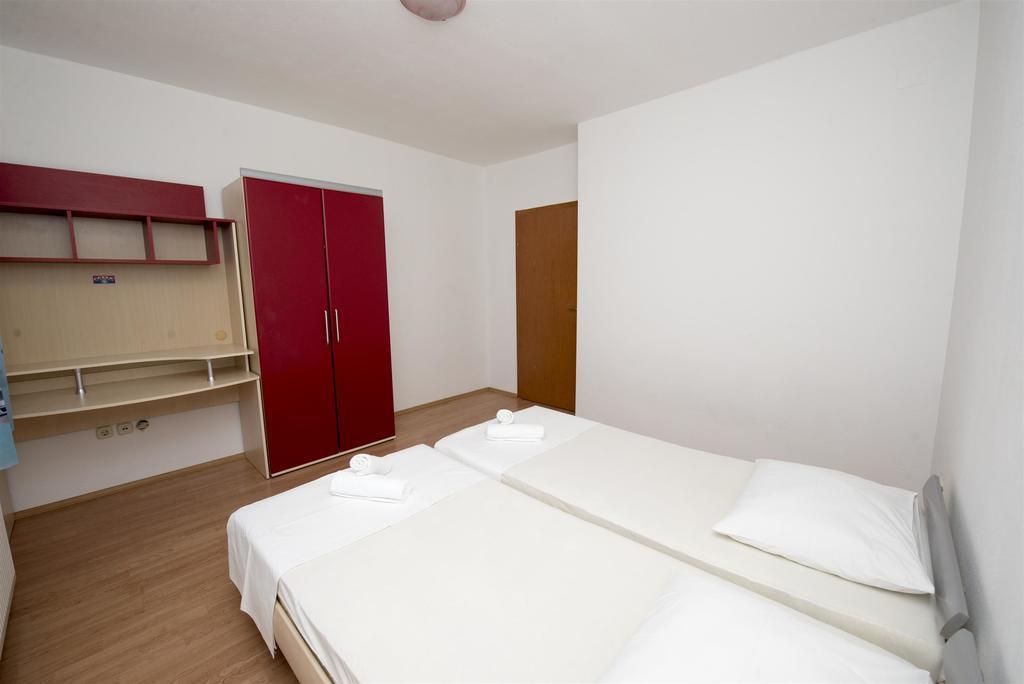 Apartments Meri Трогир Екстериор снимка
